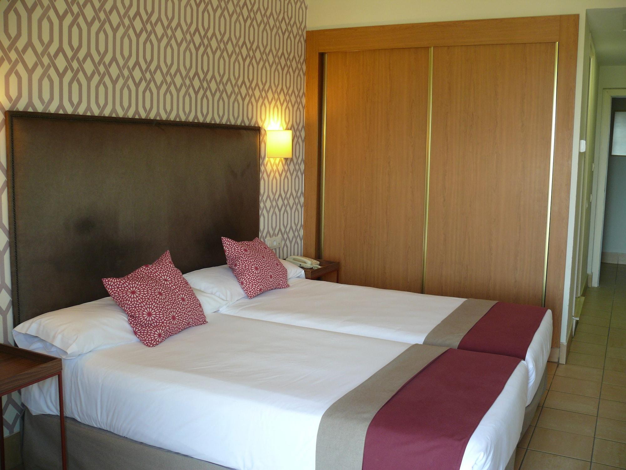 Alcalá de Guadaira Hotel Oromana מראה חיצוני תמונה