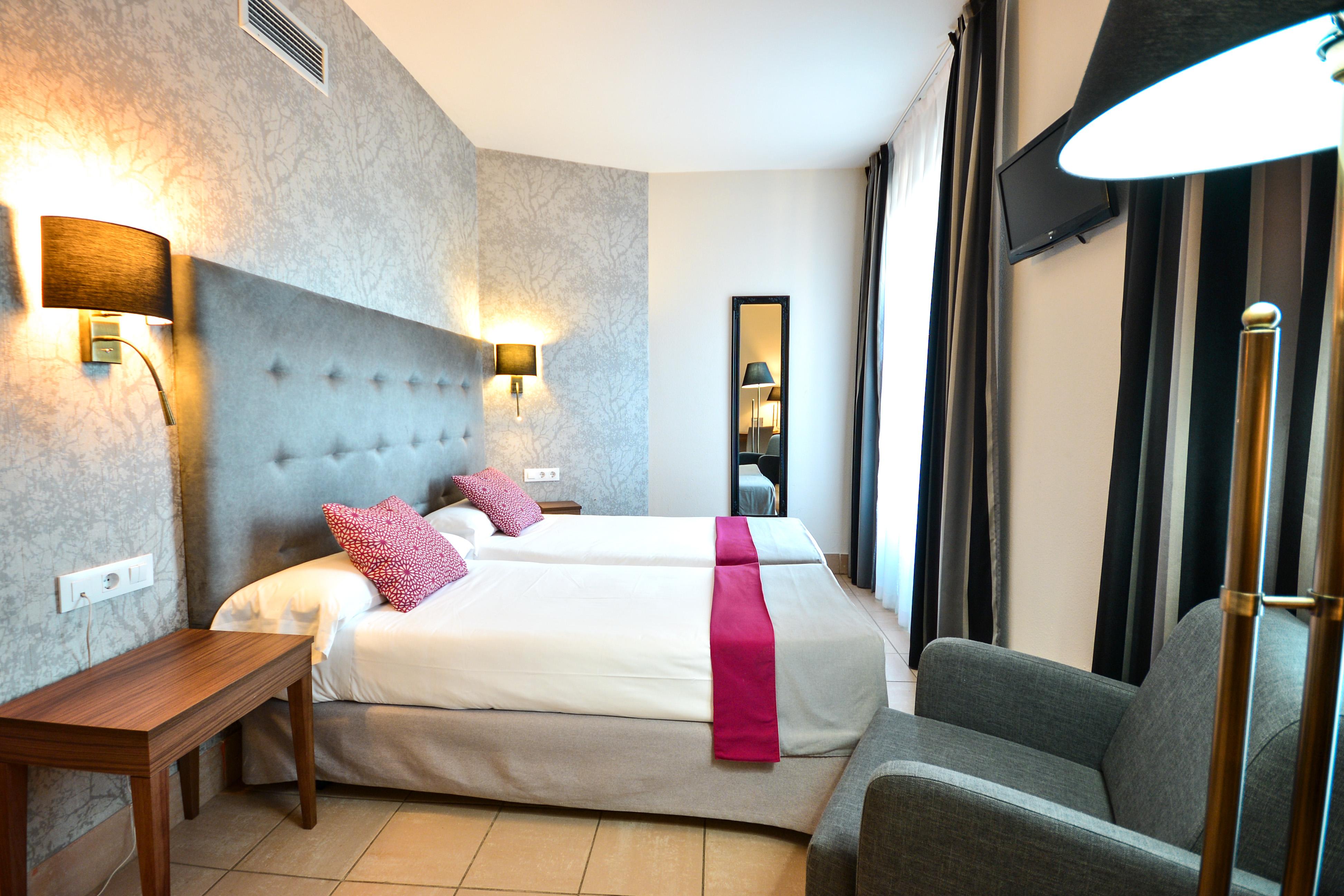 Alcalá de Guadaira Hotel Oromana מראה חיצוני תמונה