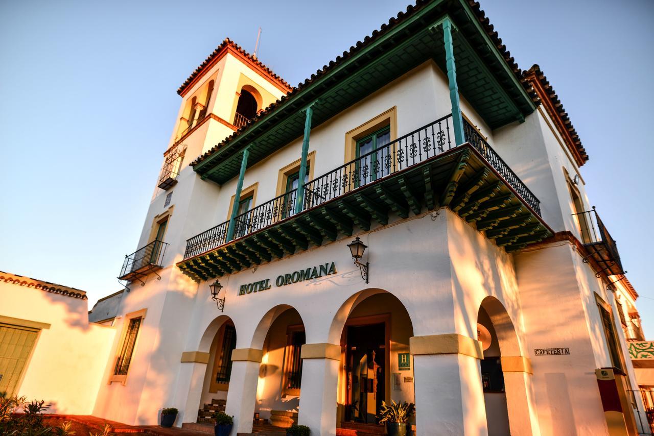 Alcalá de Guadaira Hotel Oromana מראה חיצוני תמונה